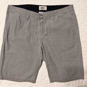 MBX Men’s Gray Geometric Print Chino Shorts Size 34